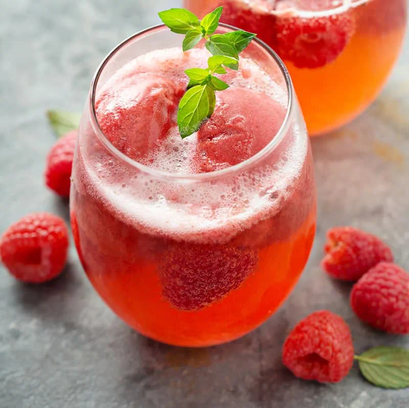 raspberry lemonade cocktail